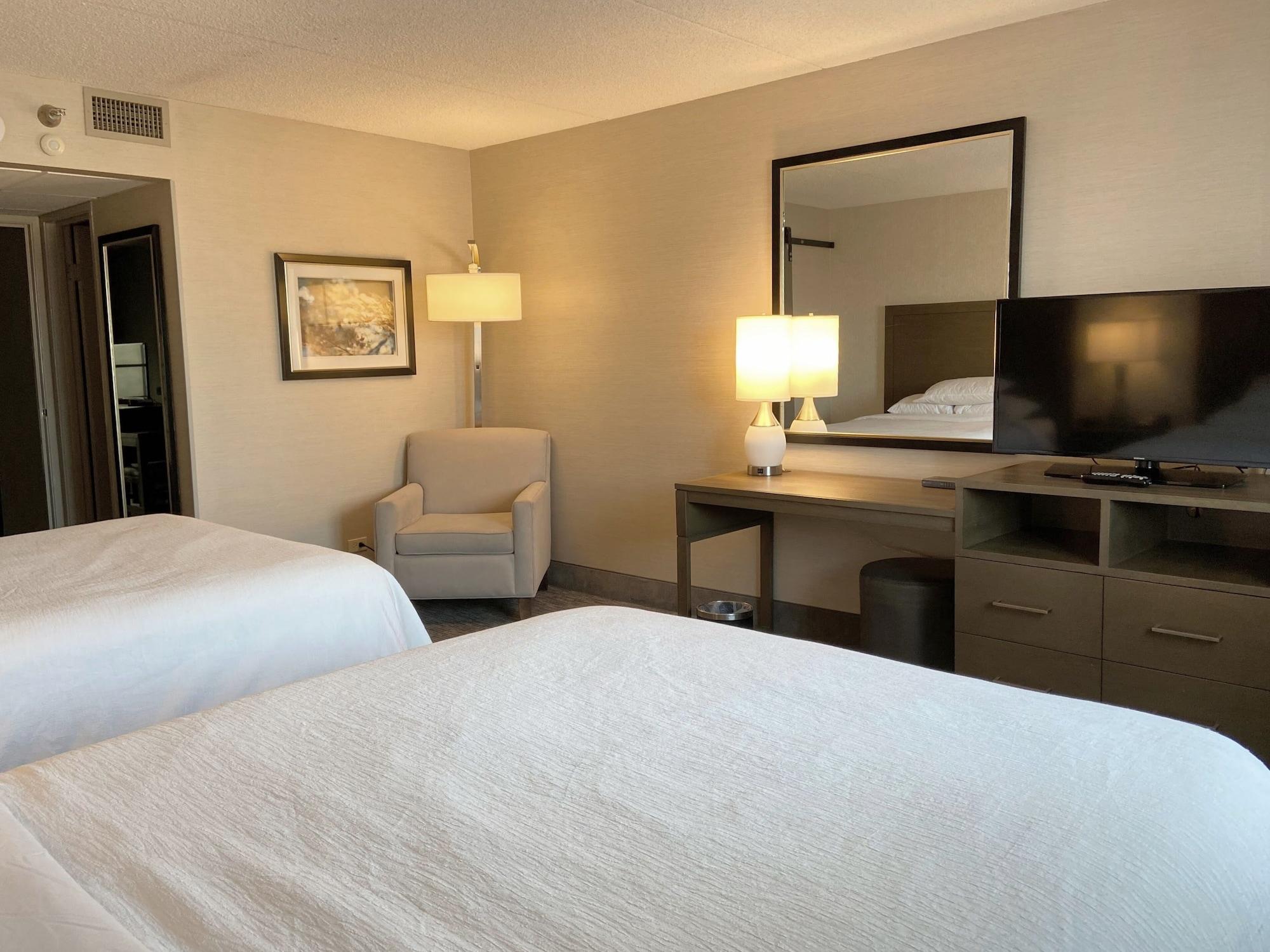 Embassy Suites By Hilton Chicago Schaumburg Woodfield Exterior photo