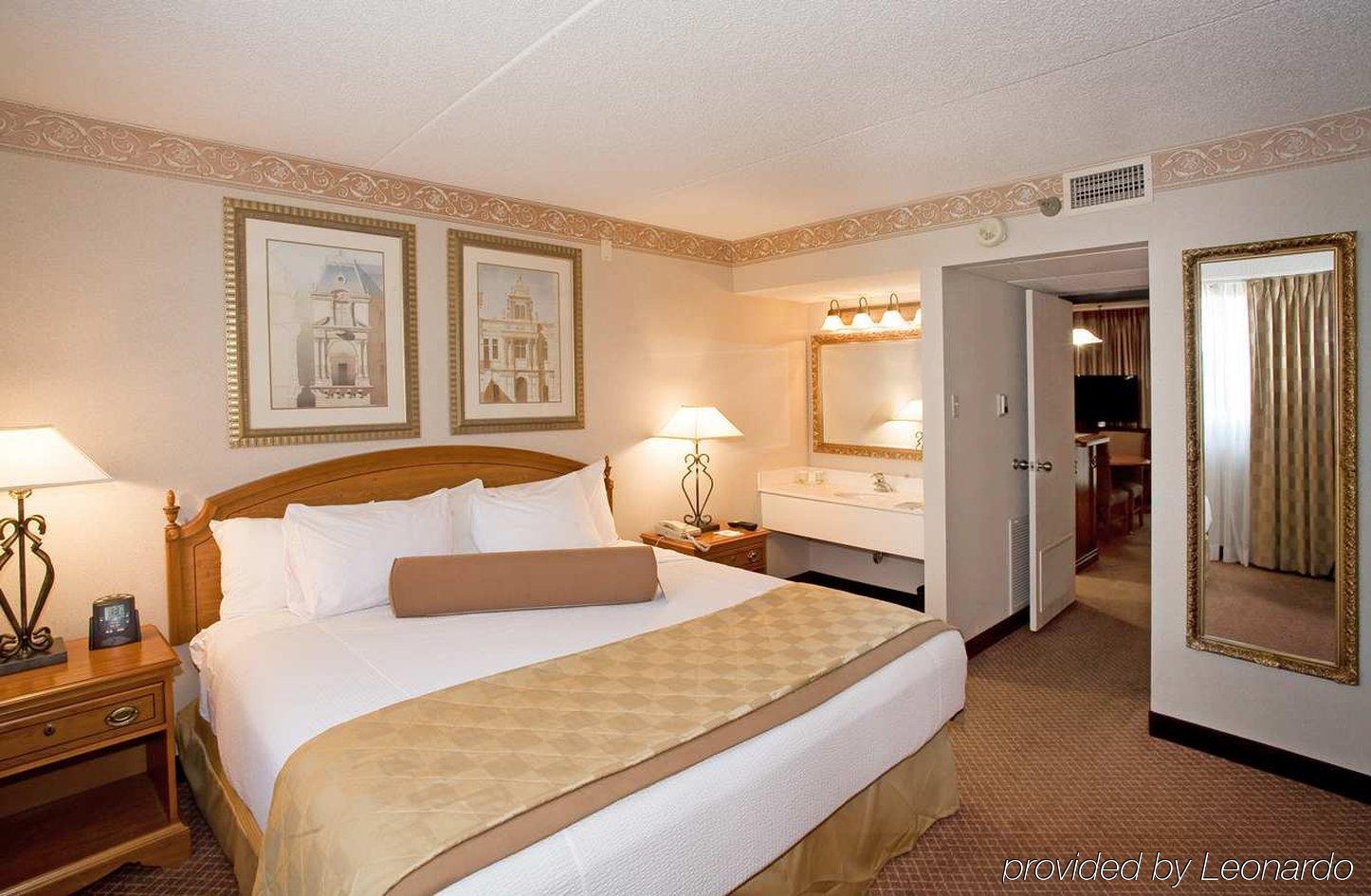Embassy Suites By Hilton Chicago Schaumburg Woodfield Room photo