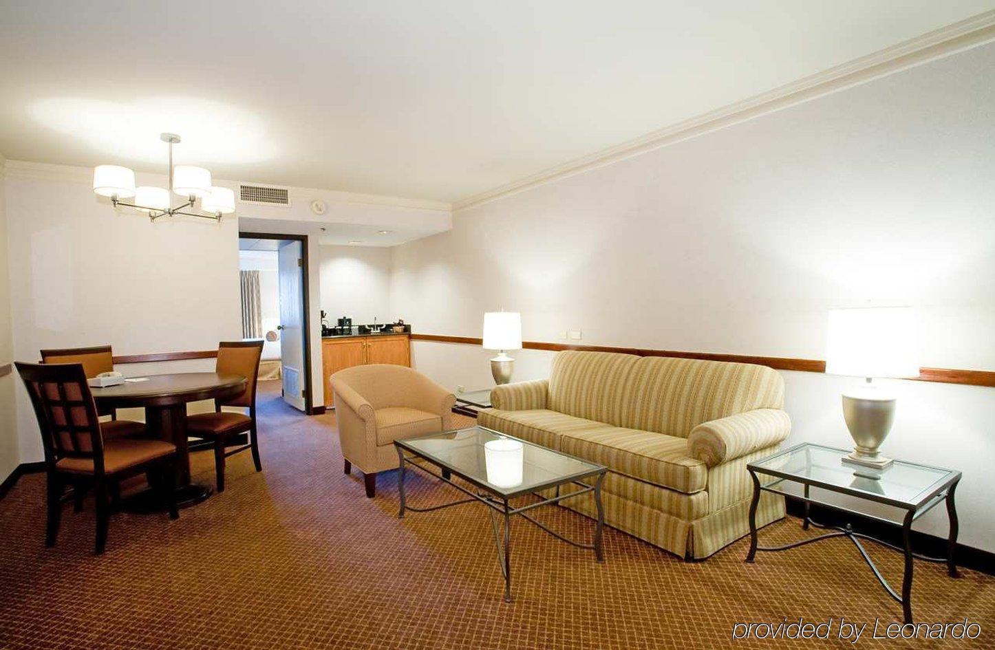 Embassy Suites By Hilton Chicago Schaumburg Woodfield Room photo