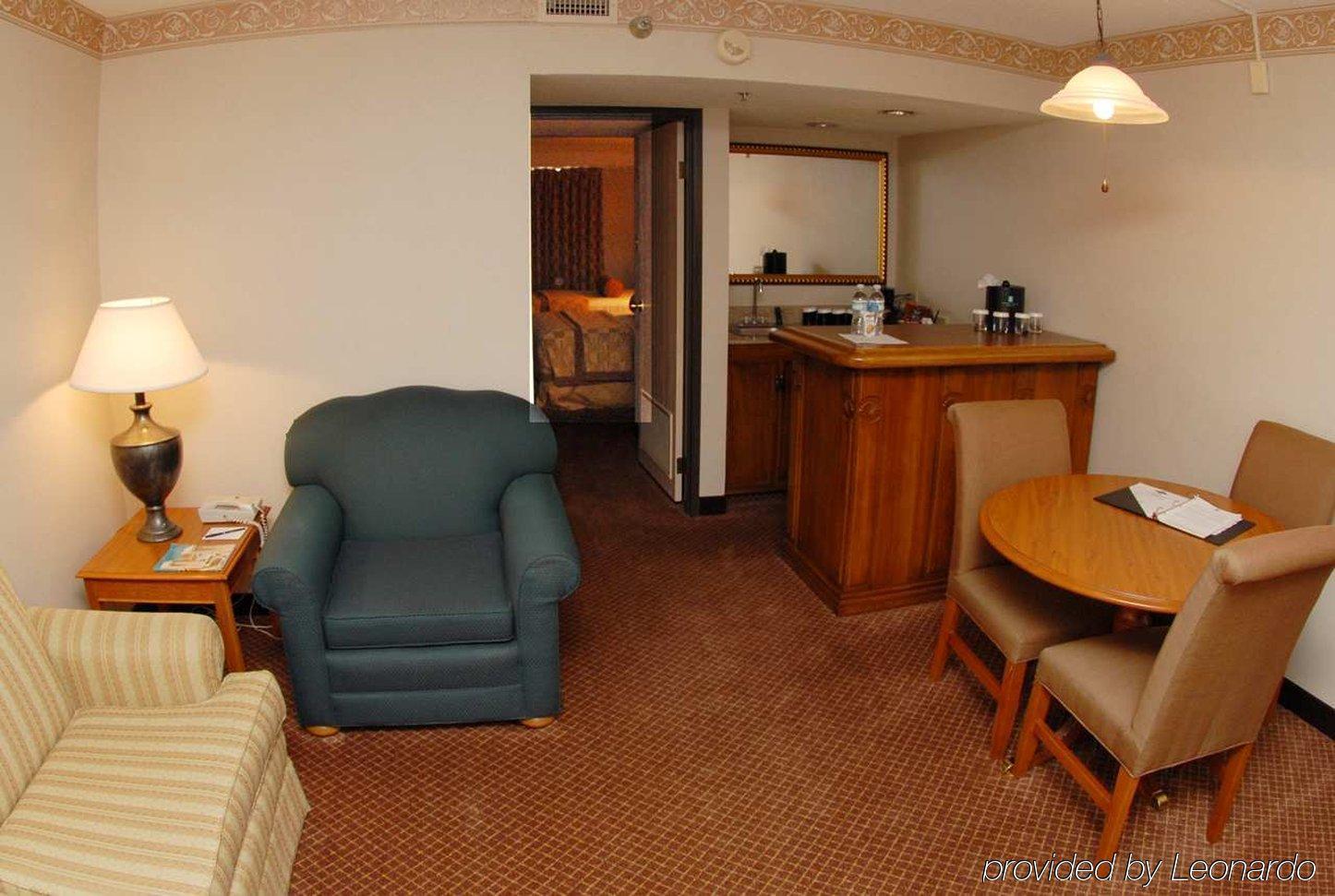 Embassy Suites By Hilton Chicago Schaumburg Woodfield Room photo